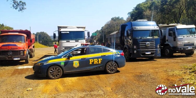 Mais de 32 toneladas de excesso são flagradas em caminhões na BR-282 em Irani