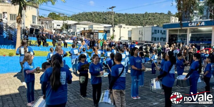Momento cívico de Capinzal marca estreia da Fanfarra “Transformando Sonhos”