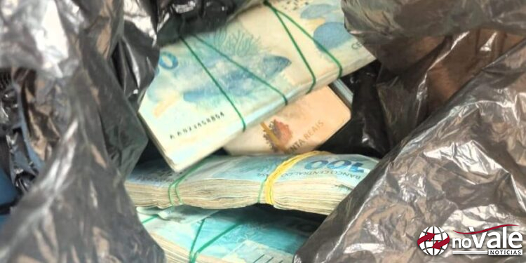 PRF localiza R$ 281 mil sem comprovação e apreende mercadorias importadas na BR-282 em Maravilha