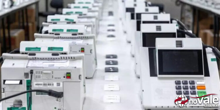 Urnas eletrônicas recebem mídias com dados dos eleitores e candidatos