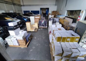 Grande quantidade de vinhos trazidos de forma ilegal da Argentina é apreendida na BR-282