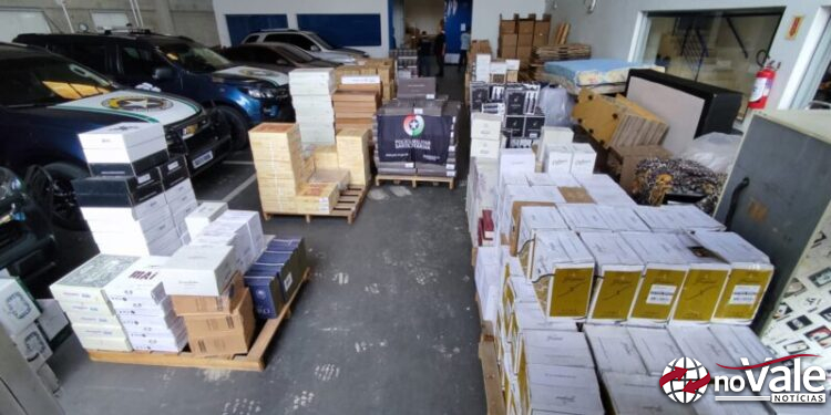 Grande quantidade de vinhos trazidos de forma ilegal da Argentina é apreendida na BR-282