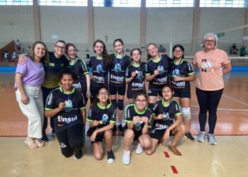 Escola Silvio Santos é campeã do vôlei feminino na Oleouro