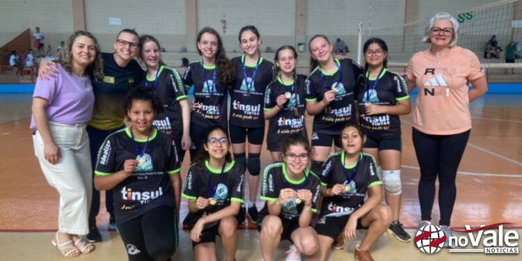 Escola Silvio Santos é campeã do vôlei feminino na Oleouro