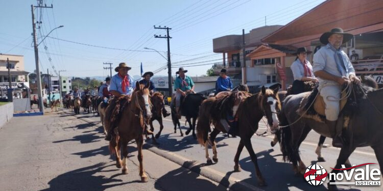 13ª Cavalgada Farroupilha reúne grande número de participantes