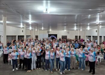 Aproximadamente 200 pessoas participam de Palestra Show Motivacional em Zortéa