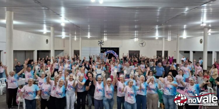 Aproximadamente 200 pessoas participam de Palestra Show Motivacional em Zortéa
