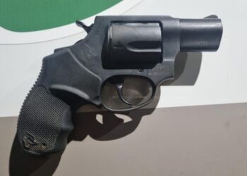 Arma de fogo é encontrada após acidente de trânsito durante a madrugada em Piratuba