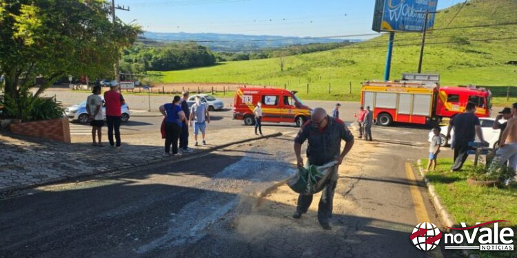 Bombeiros atendem ocorrência de vazamento de óleo no acesso ao Parizotto