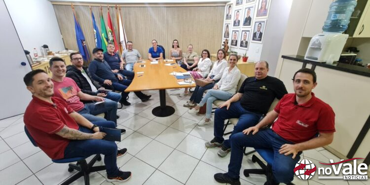 CDL Capinzal, Ouro e Lacerdópolis realiza reunião mensal e avalia eventos e ações