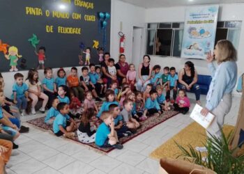 Escritora Maria Helena Bazzo participou de atividade no CMEI Pedacinho do Céu