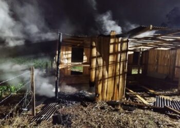 Incêndio em estábulo mobiliza Corpo de Bombeiros no interior de Ouro