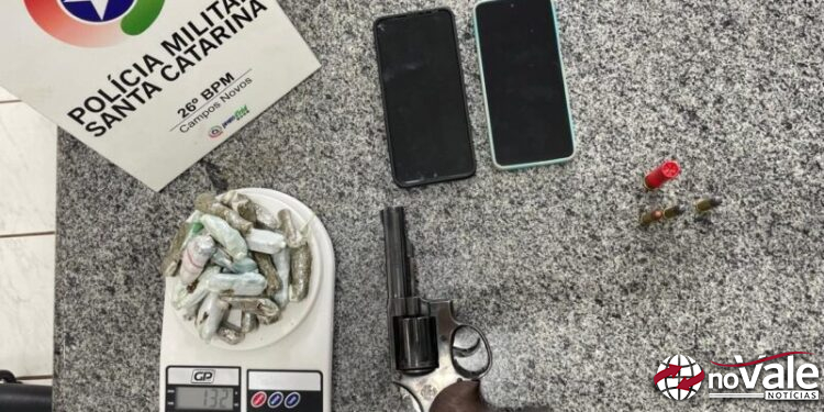PM prende Cinco suspeitos por furto de veículo e tráfico de drogas em Campos Novos
