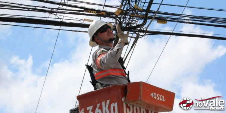 Celesc reverte para consumidores valores obtidos com aluguel de postes