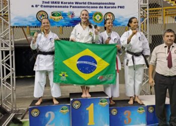 Danieli Saretta é campeã mundial de karatê