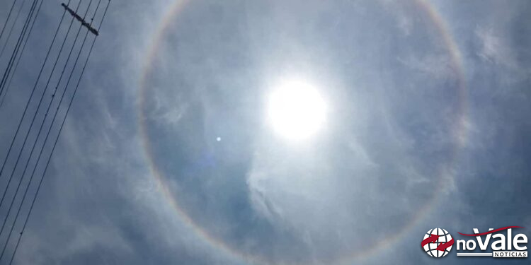 Halo solar chama atenção de moradores de Capinzal no feriado da Proclamação da República (vídeo)