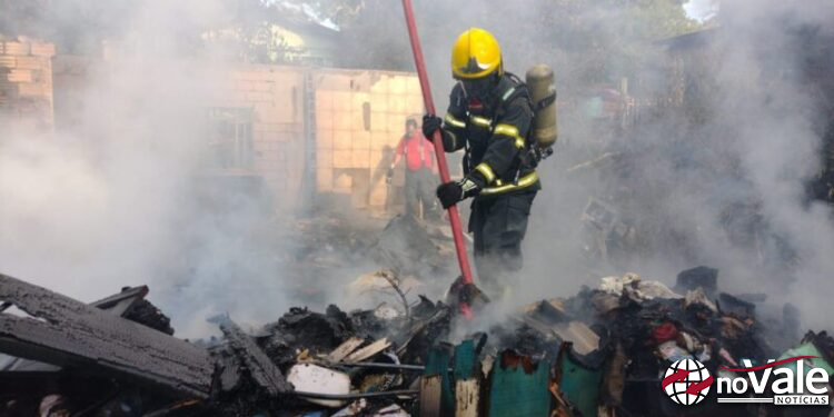 Incêndio destrói residência no interior de Fraiburgo