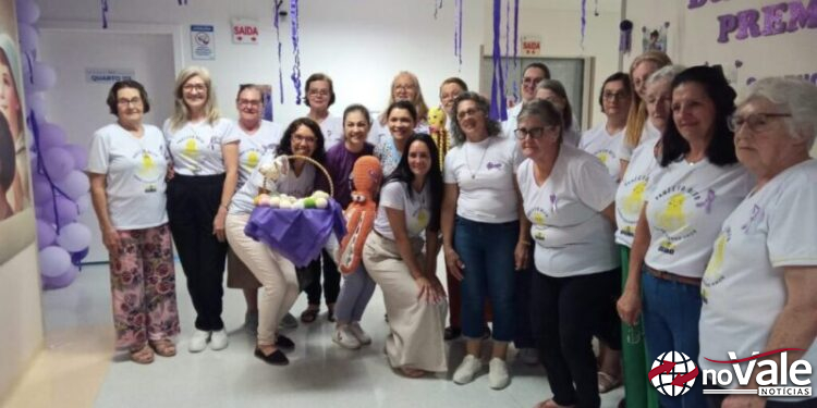 Voluntárias visitam a UTI Neonatal do HUST e doam mais 80 polvos para auxiliar na recuperação dos bebês prematuros