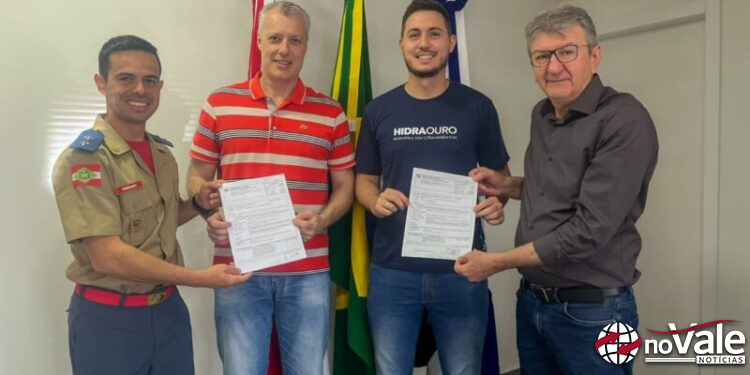 Assinada ordem de serviço para reforma do telhado do Corpo de Bombeiros Militar de Capinzal