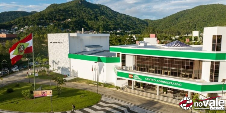 Líder da oposição questiona governo estadual sobre contrato milionário sem licitação