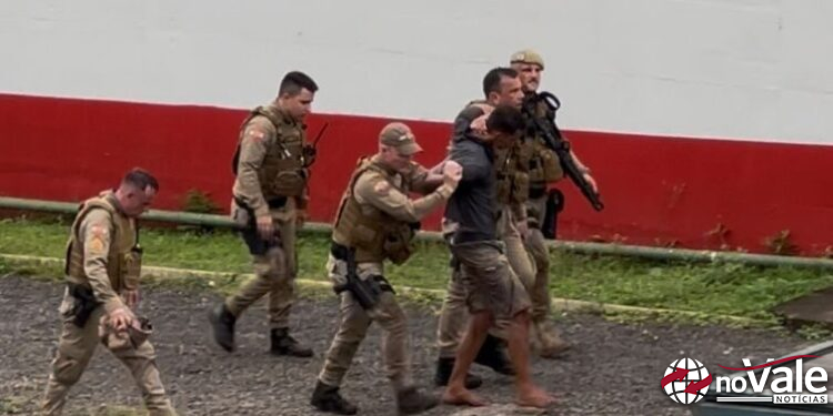 Ladrão que promoveu arrastão de arrombamentos e furtos é preso após cerco policial