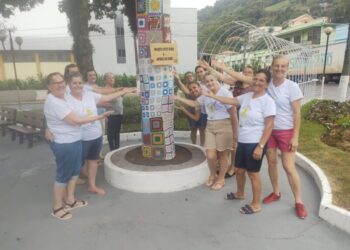 Projeto Octo e Artesãs de Ouro adota árvore na Praça Pio XII para decoração natalina