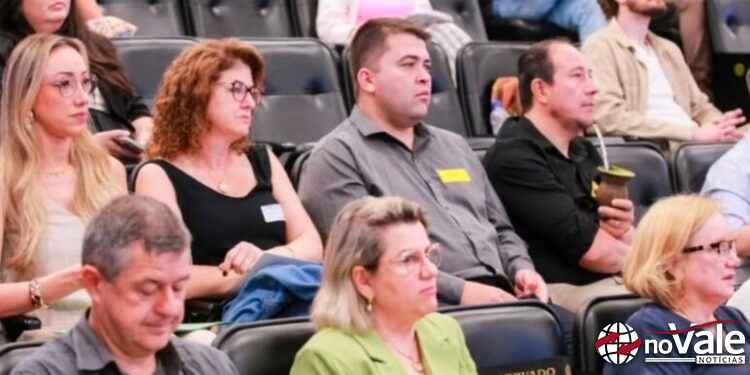 Escola do Legislativo de Capinzal participa do 3º Encontro Catarinense em Florianópolis