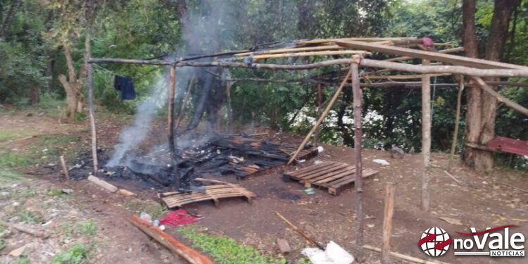 Incêndio destrói barraco de madeira no Centro de Capinzal