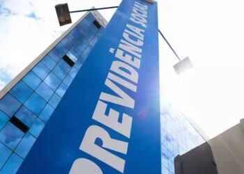 Idade para aposentadoria vai ser ajustada em 2025