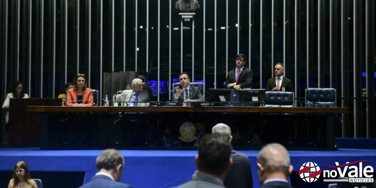 Senado aprova teto para salário mínimo e mudanças no BPC