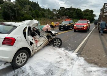 Colisão deixa jovem ferida na BR-470 em Brunópolis