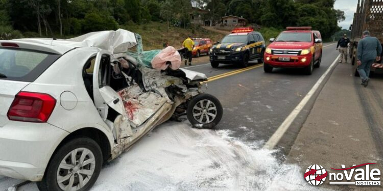 Colisão deixa jovem ferida na BR-470 em Brunópolis