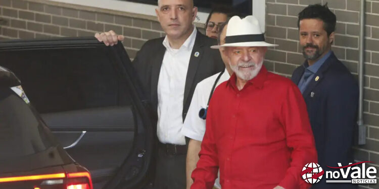 Lula é liberado por equipe médica para voltar à Brasília