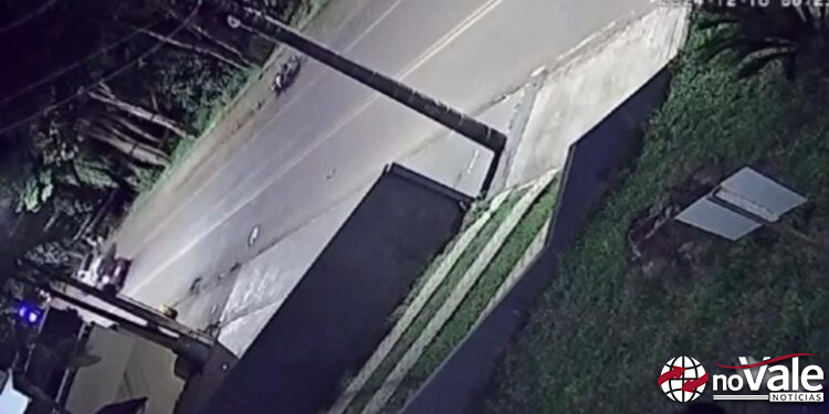 Homem descumpre medida protetiva e colide em moto de ex-companheira em Capinzal