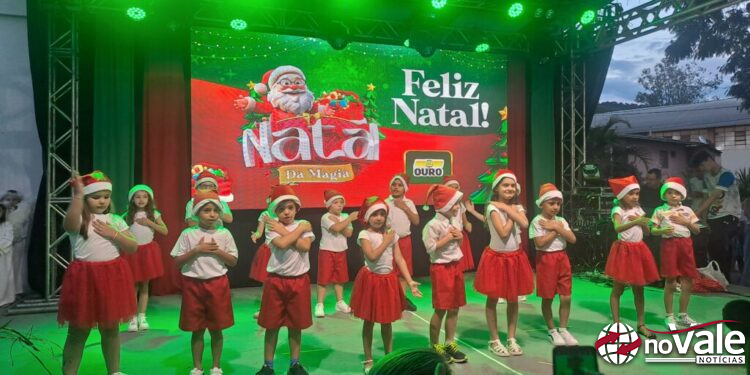 Apresentação das escolas e show infantil marcaram a programação Natal da Magia em Ouro
