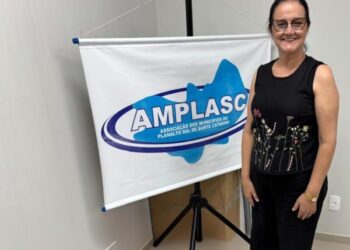 Prefeita Rosane Infeld é empossada presidente da AMPLASC