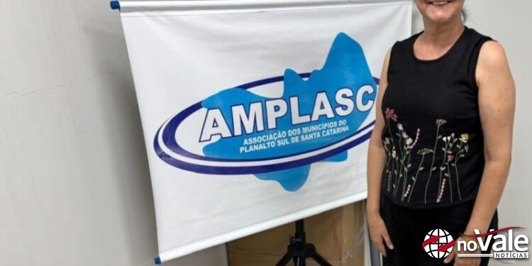 Prefeita Rosane Infeld é empossada presidente da AMPLASC