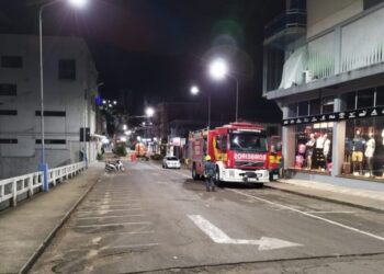 Homem é resgatado pelos bombeiros após queda no Rio Capinzal