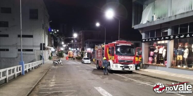 Homem é resgatado pelos bombeiros após queda no Rio Capinzal