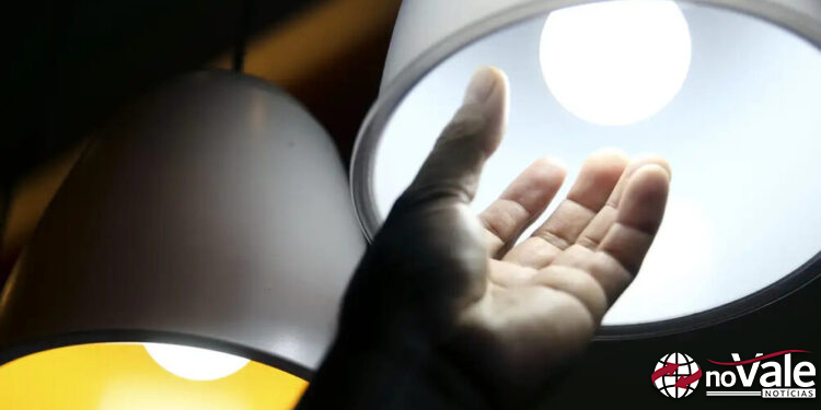 Consumo de energia elétrica deve crescer quase 4% em 2025