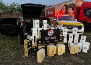 Polícia Militar Rodoviária (PMRv) apreende 60 caixas de vinho argentino em Erval Velho
