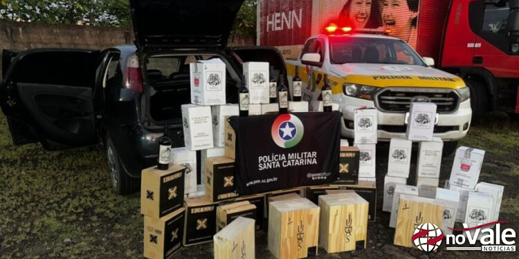 Polícia Militar Rodoviária (PMRv) apreende 60 caixas de vinho argentino em Erval Velho