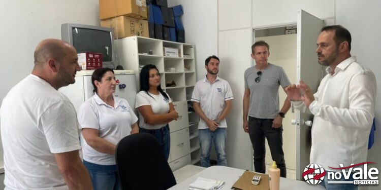 Prefeito Aguinaldo realiza visita ao Posto de Saúde Central e avalia condições de atendimento à população