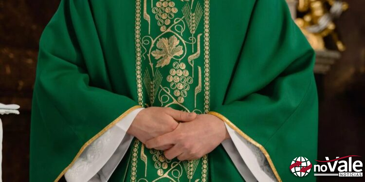 Vaticano permite que homens gays se tornem padres