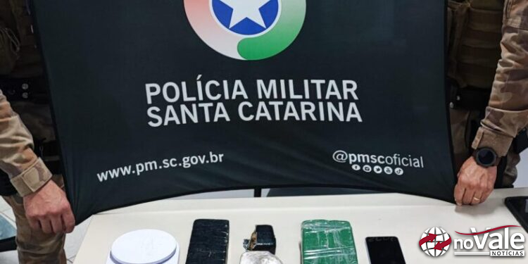 Polícia Militar prende mulher com mais de 2 kg de drogas em Herval d’Oeste