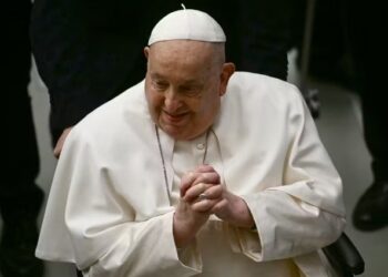 Papa teve crise isolada de broncoespasmo e agravamento repentino do quadro respiratório