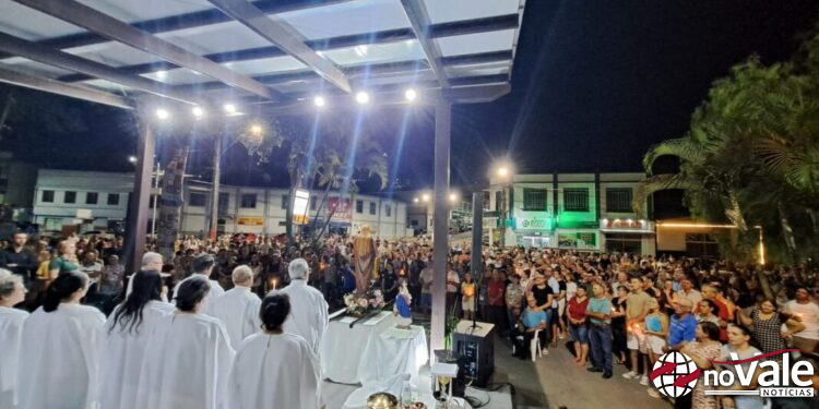 Inúmeros devotos celebram a padroeira Nossa Senhora dos Navegantes em Ouro
