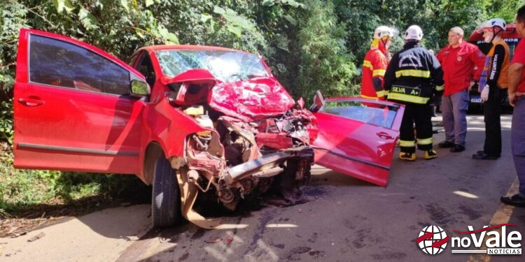 Acidente fatal entre carro e carreta é registrado no interior de Presidente Castello Branco