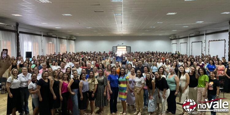 Secretaria da Educação de Capinzal inicia o ano letivo de 2025 com evento especial para educadores