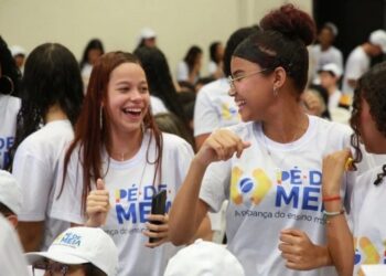 Governo começa a pagar Pé-de-Meia para quem se formou no ensino médio